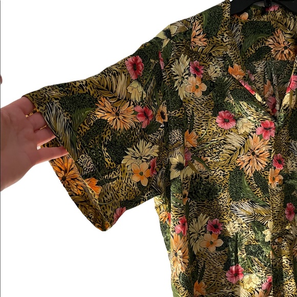 Vintage silky 1970’s casual button up - Picture 4 of 8